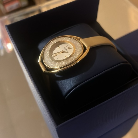 Swarovski Watch - Picture 3 of 6